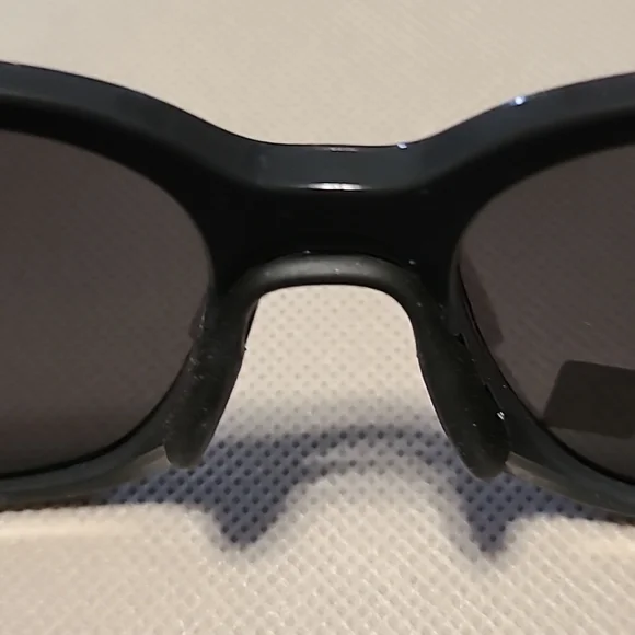 OAKLEY SUNGLASSES - Picture 7 of 11